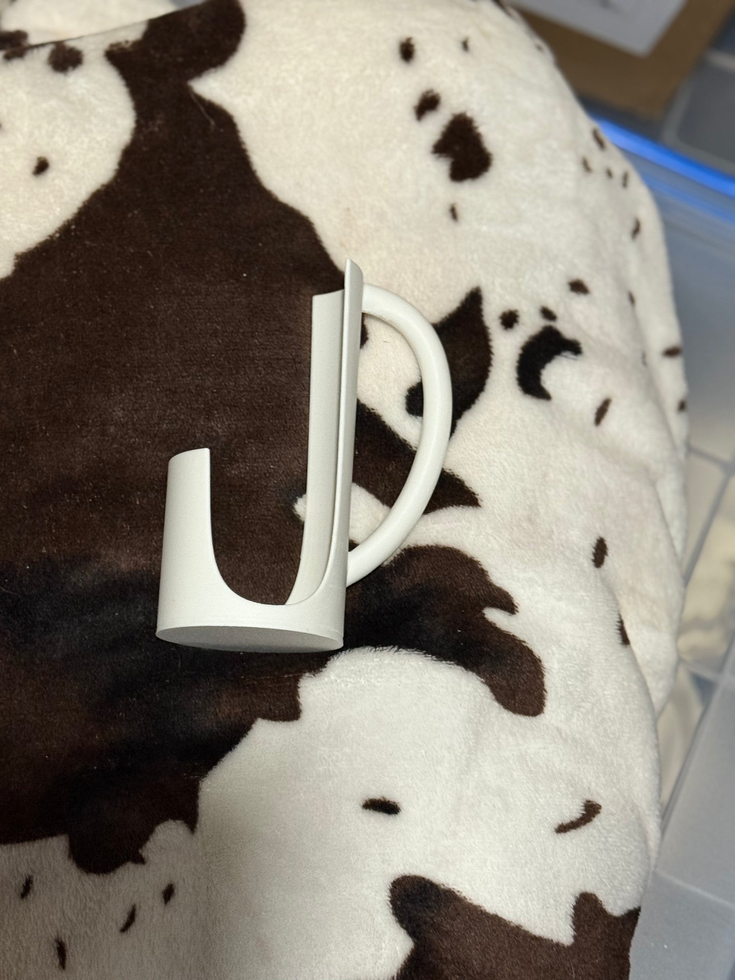 Slim can holder