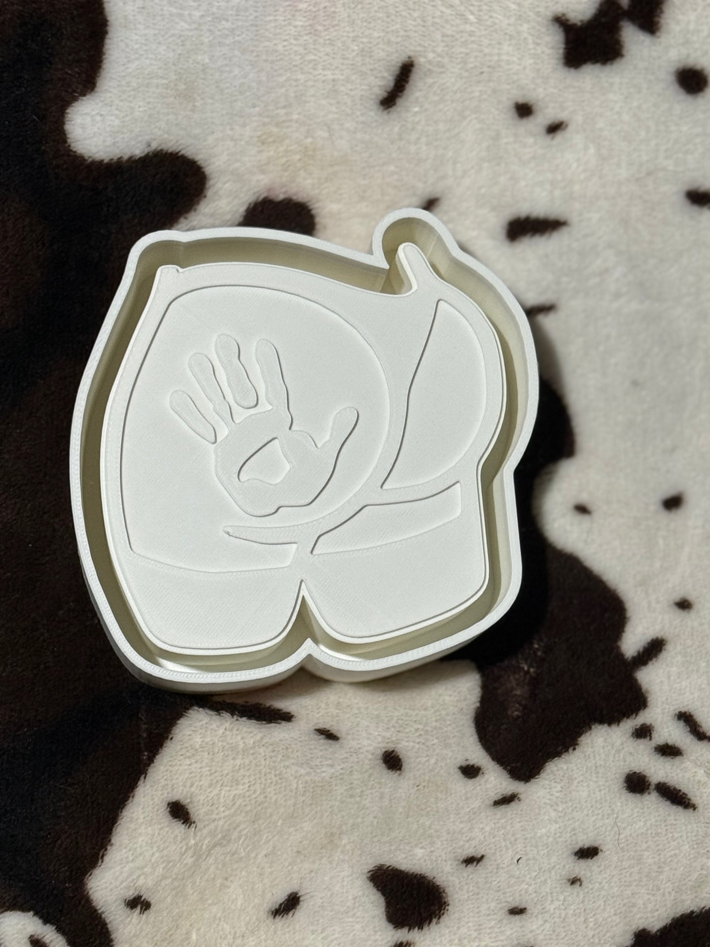 Hand Print Butt