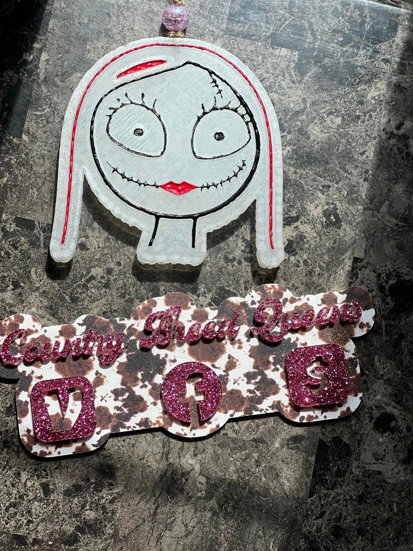 S****